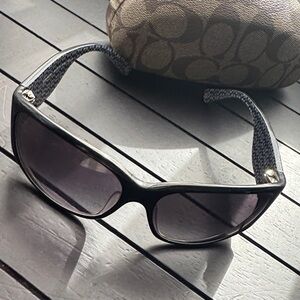 Coach Black Sunglasses with Patterned Logo in silver (case included)